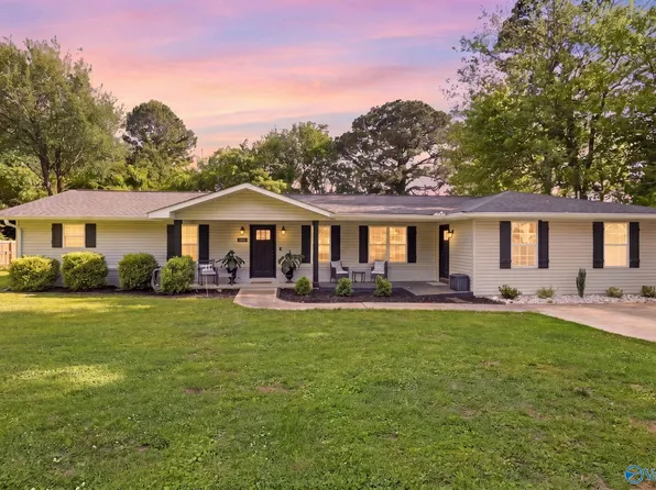 4515 Mountain Crest Dr, Guntersville, AL 35976
