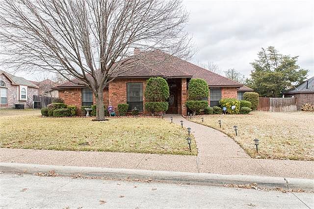 1st image of 215 Sandy Creek Pl