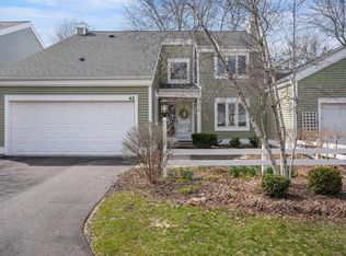 42 Oak Creek Trl, Madison, WI 53717
