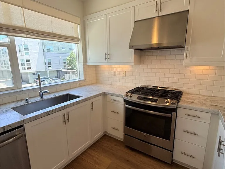 1527 Sullivan Ave — Photo 18