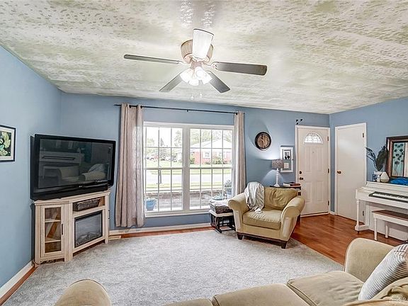 5th image of 178 Stewart Ln