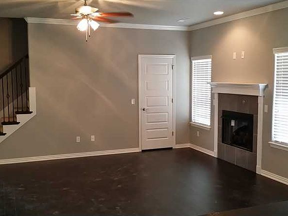 3rd image of 1853 S Sinclair Ave