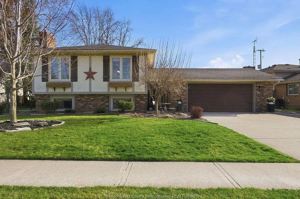 310 Maple Ave photo 1