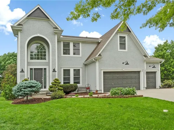 16262 S Parkwood St, Olathe, KS 66062