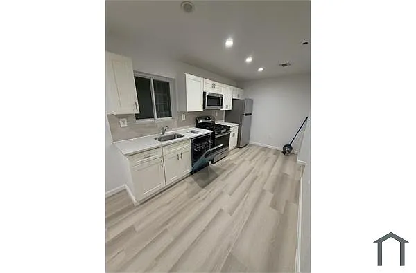 Building Photo - 86 Layton Ave #2