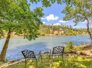 560 Park Dr, Shady Cove, OR