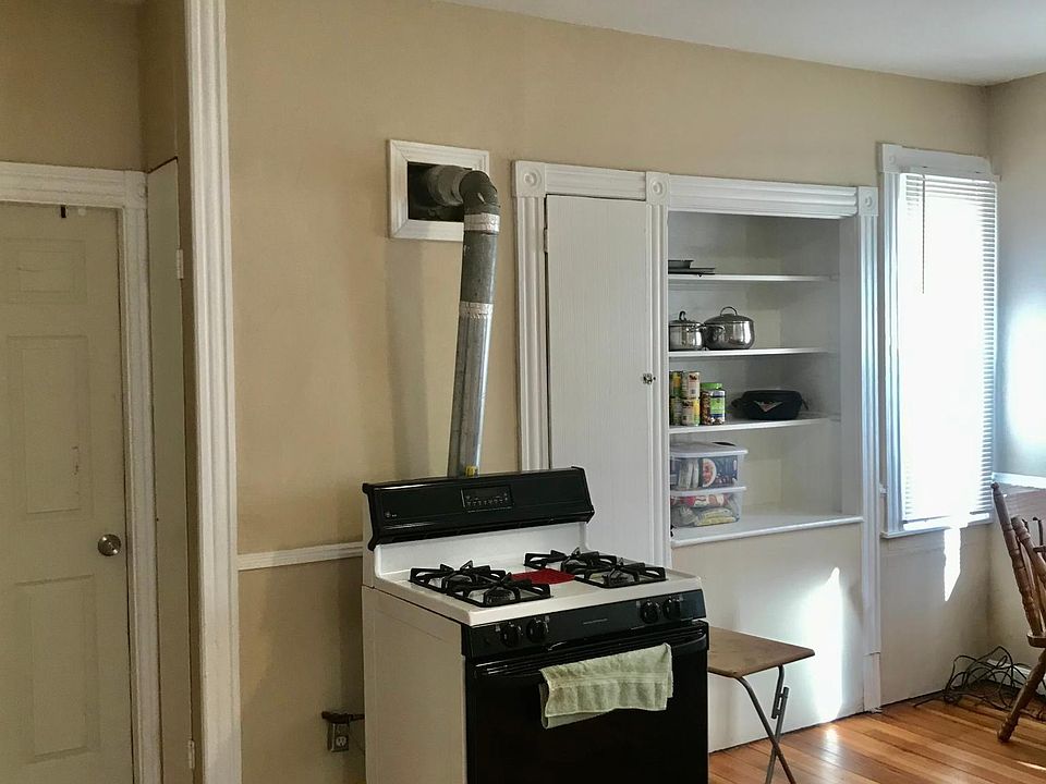 2nd image of 26 Alma St #2
