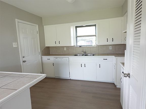 4th image of 8033 Ritz St