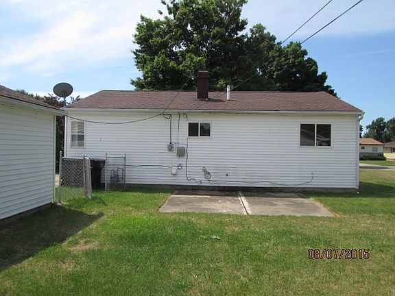 4th image of 2721 Macarthur Ave