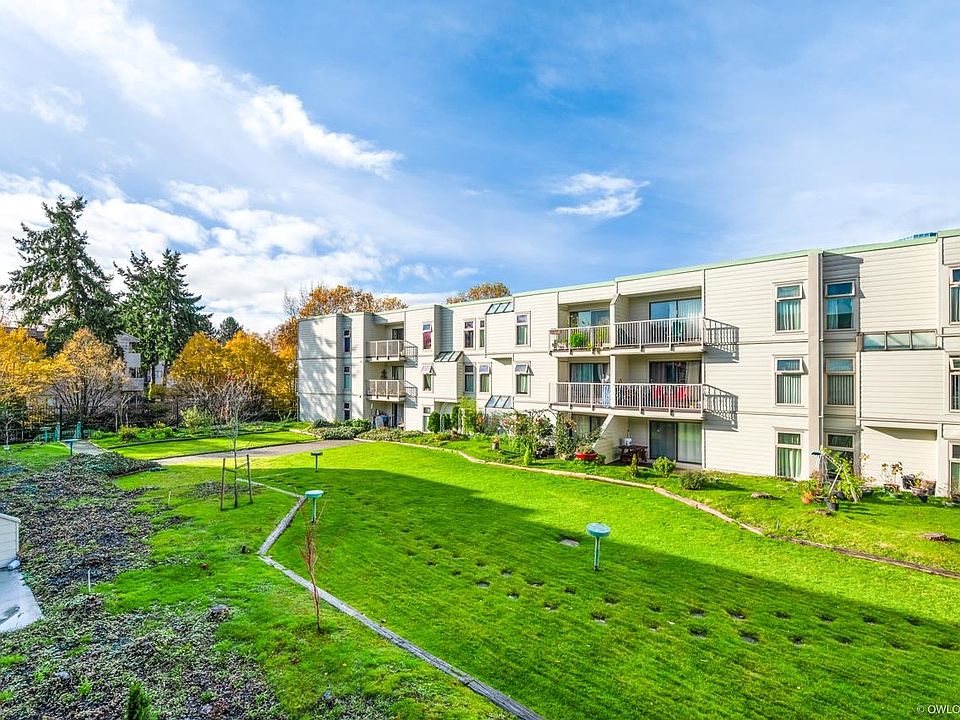 2nd image of 8500 Lansdowne Rd #214