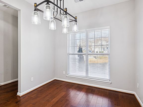 4th image of 332 Normandy Cir