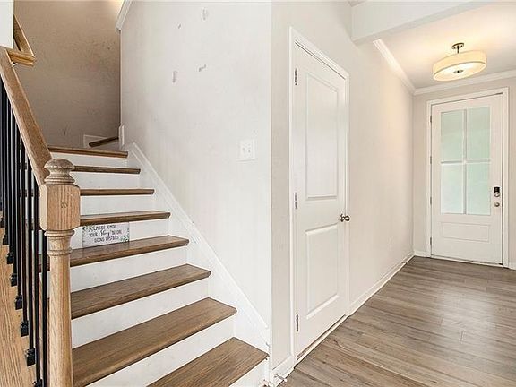 5th image of 25 Running Terrace Way