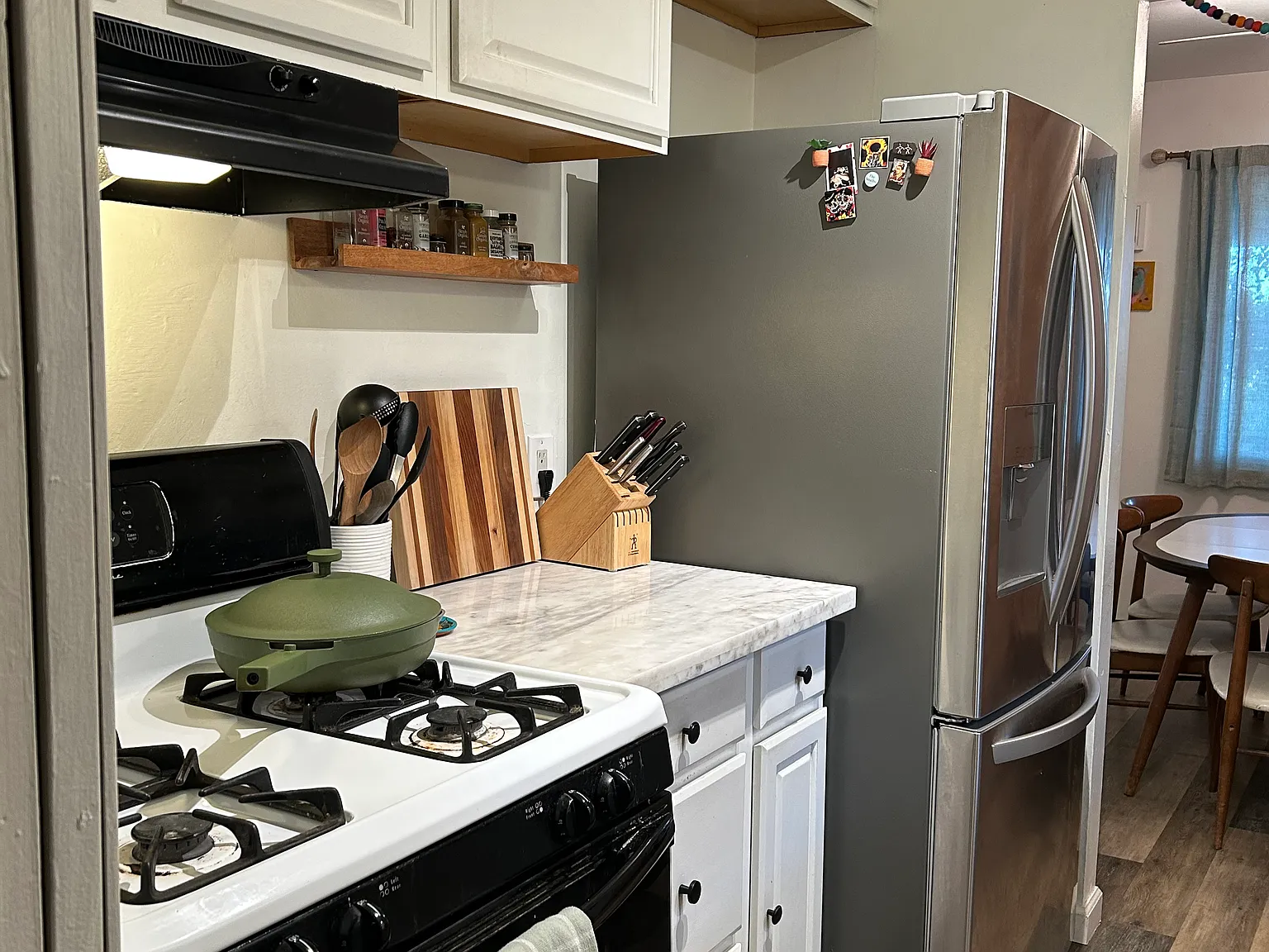 3 bed, 1000 sqft, $2,400 — Photo 3