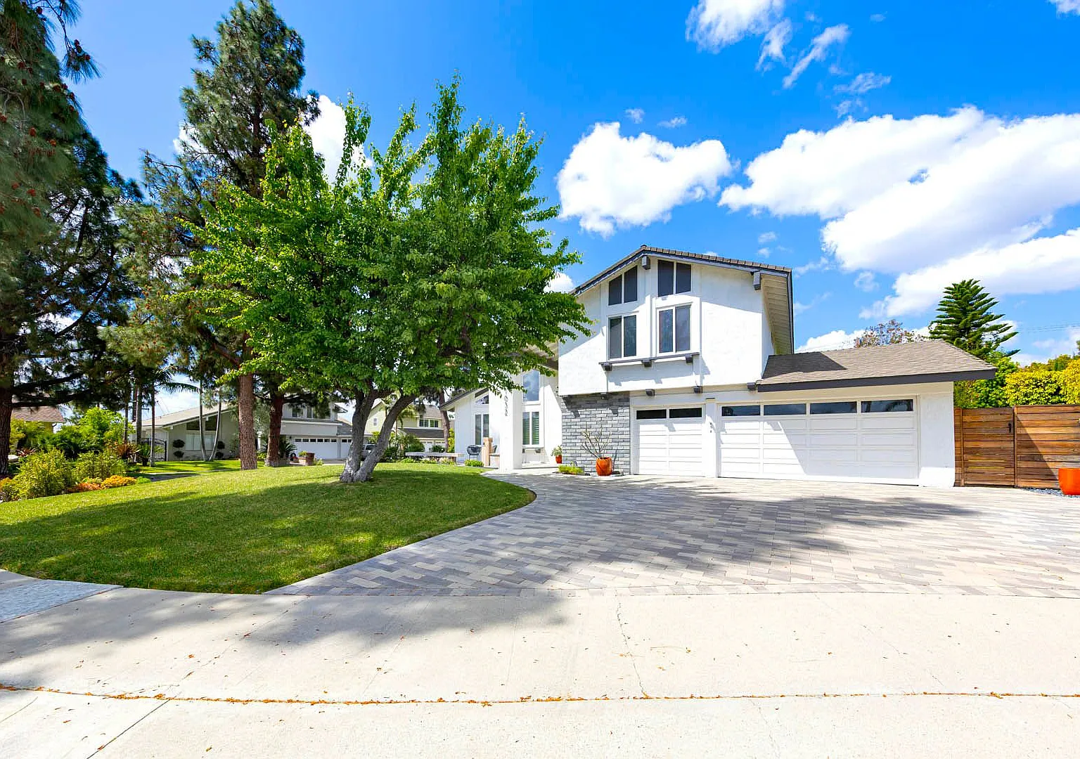 Charming Corner Lot Home on Oversized 10,000 Sq Ft Lot — Photo 2
