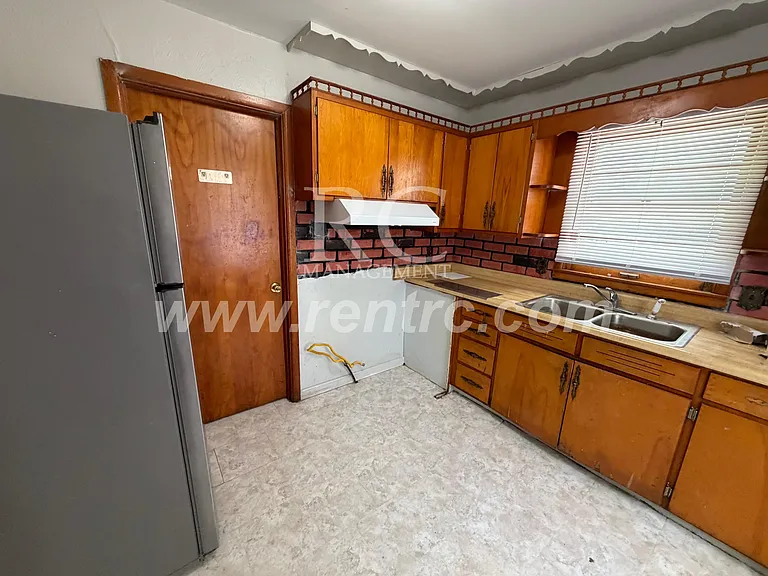 919 Martin St — Photo 2