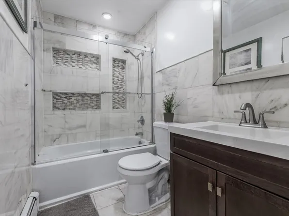 698 Lexington Avenue image 22 of 36