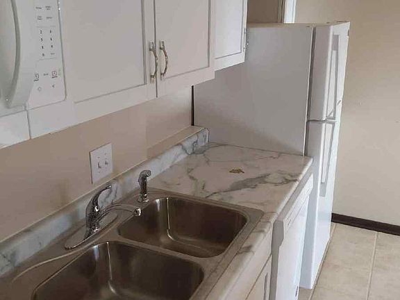 4th image of 2140 Barclay St #302