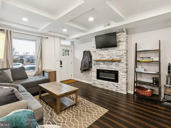 359 Lemonte St, Philadelphia, PA 19128