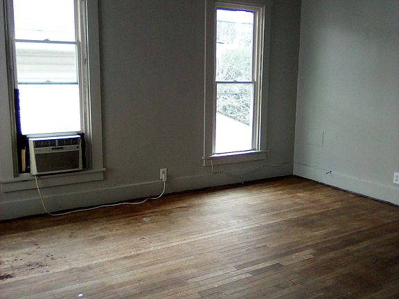 5th image of 218 1/2 S 14th St #1/2