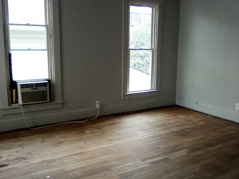 218 1/2 S 14th St #1/2 — Photo 5