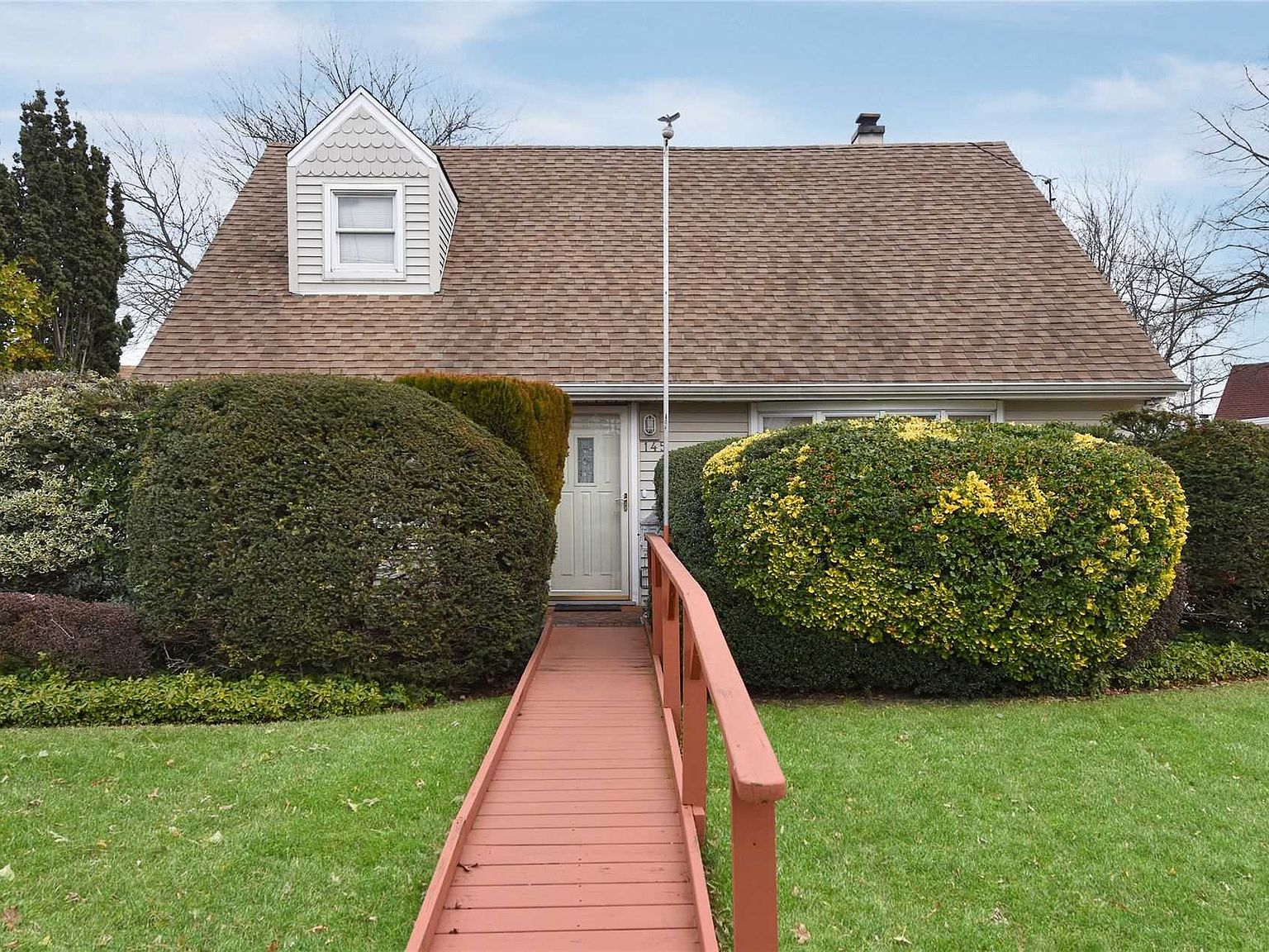 145 Cambridge St, Valley Stream, NY 11581 Zillow