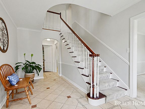 4th image of 119 Bristol Ave NW