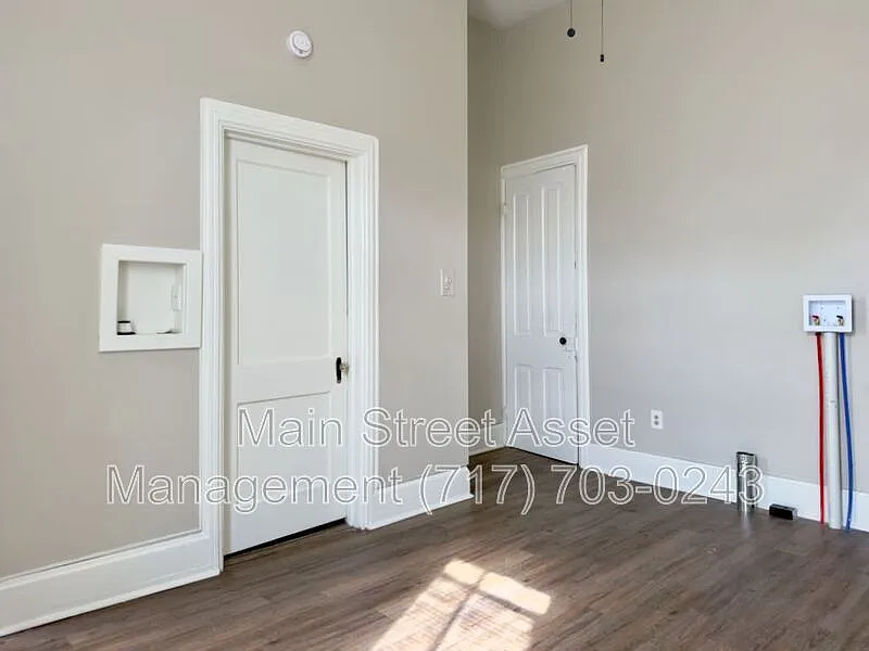 Studio, 1.0 bath, 270 sqft, $825 — Photo 2
