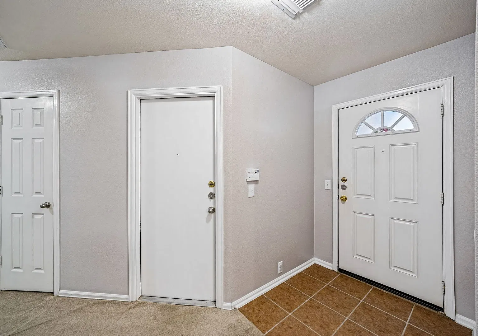 One Story 3-Bedroom Minutes From Lackland — Photo 3