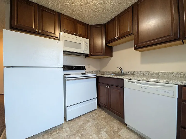 Chelsea Manor Apartments — Photo 6