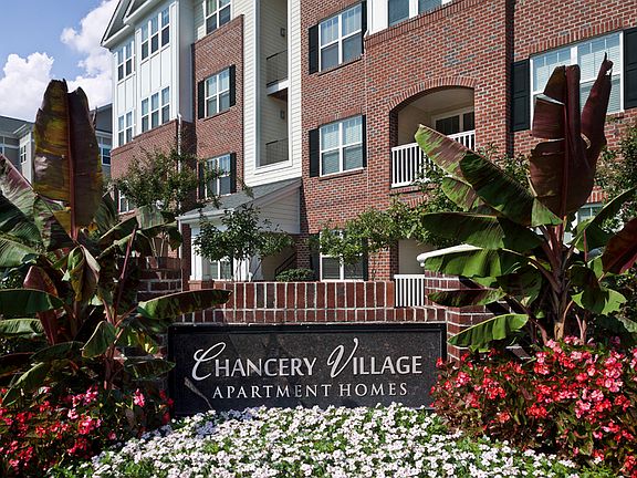 Beautiful community with direct access to RTP and nearby to shops and restaurants