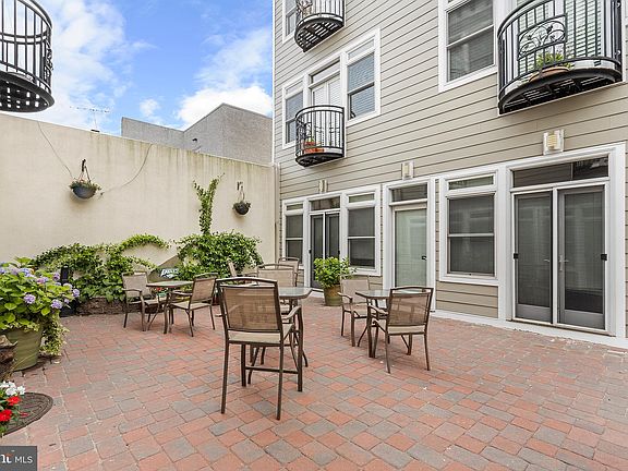 3rd image of 1225 Shackamaxon St #12