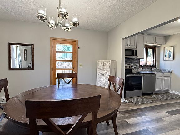 5th image of 1016 Kingsway Ave