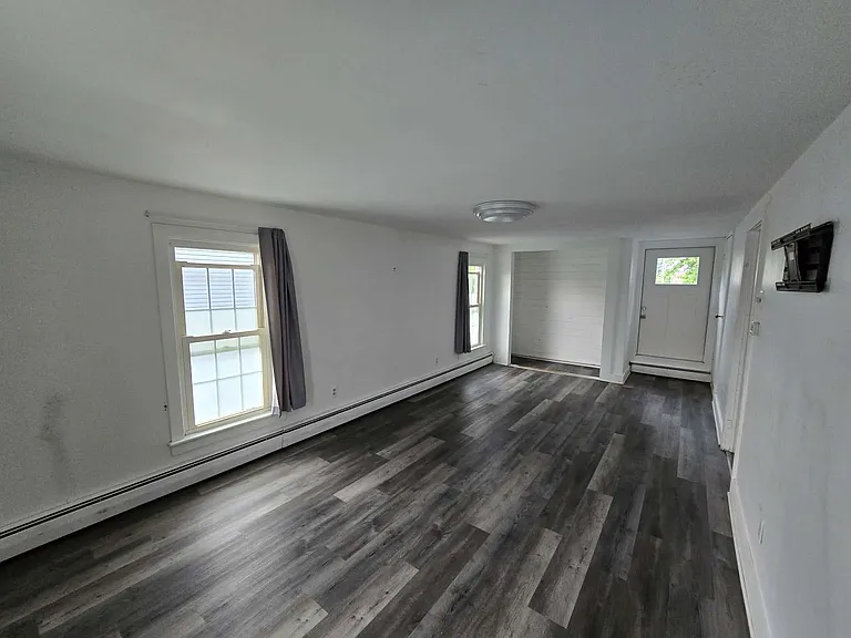 567 Baltimore St — Photo 11