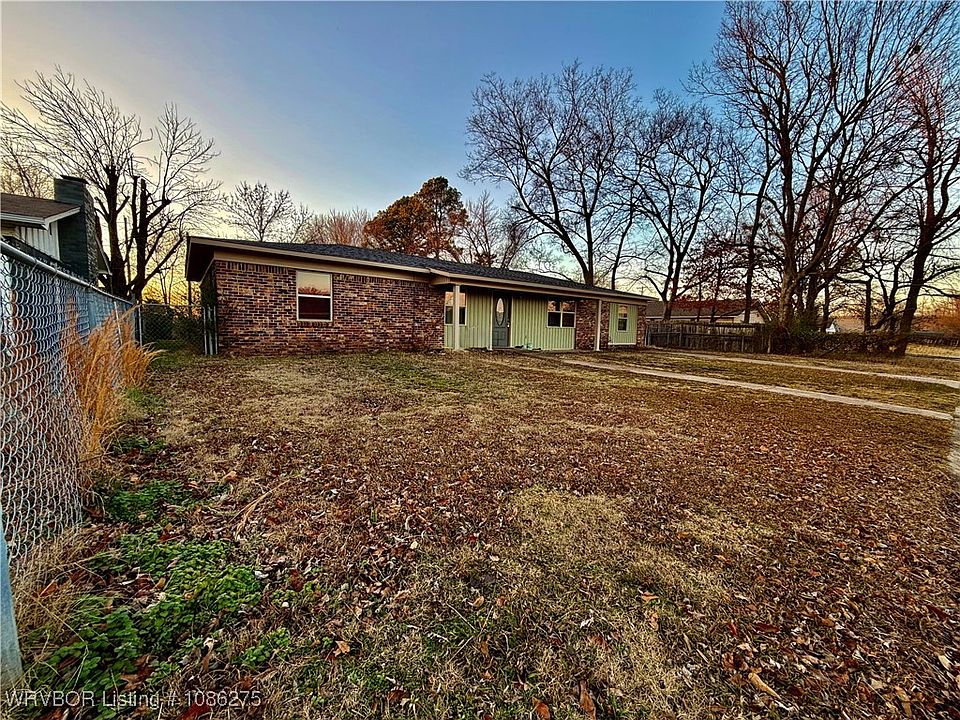 1st image of 904 Short St