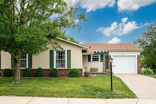 2405 W Carriage Ln Photo 1