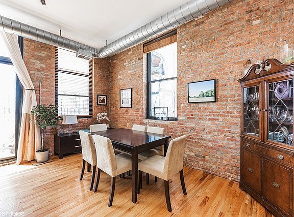 3rd image of 2342 W Saint Paul Ave APT 209