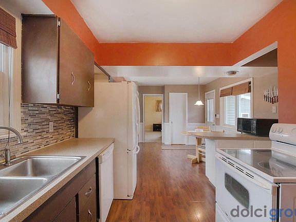 5th image of 1215 Kelsey St NE