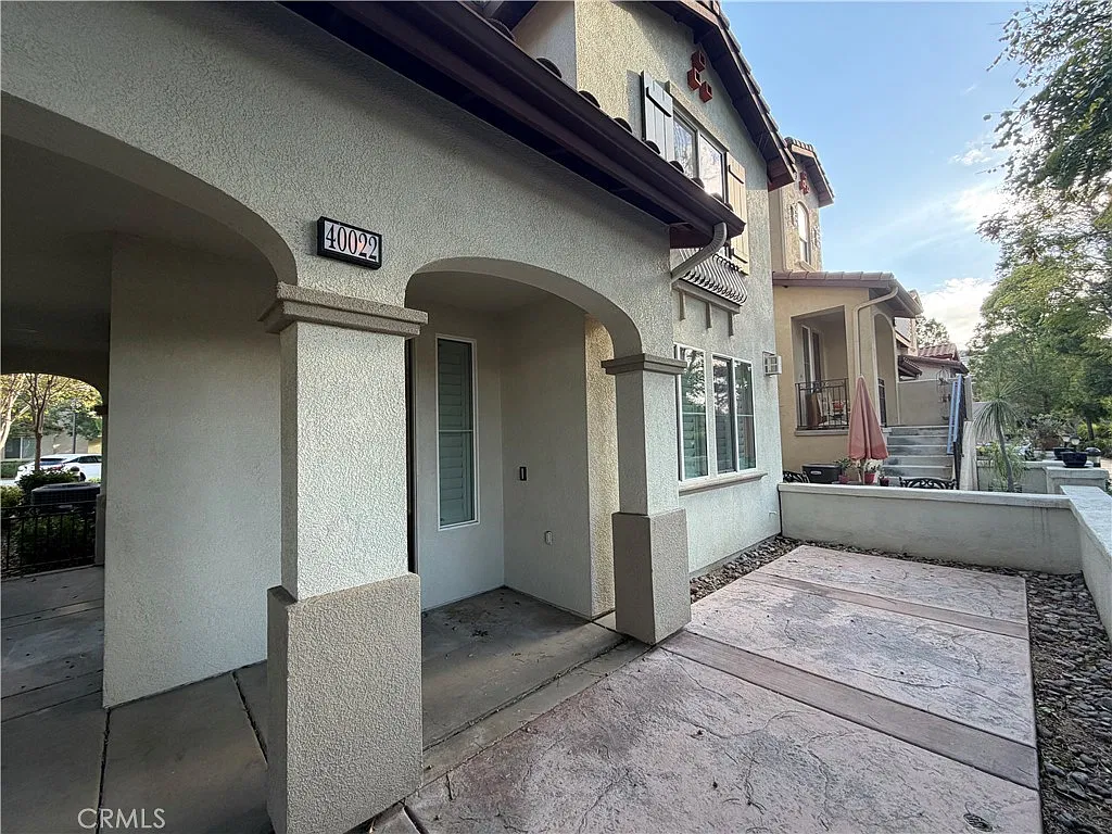 3 bed, 2.5 bath, 1670 sqft, $3,100 — Photo 3