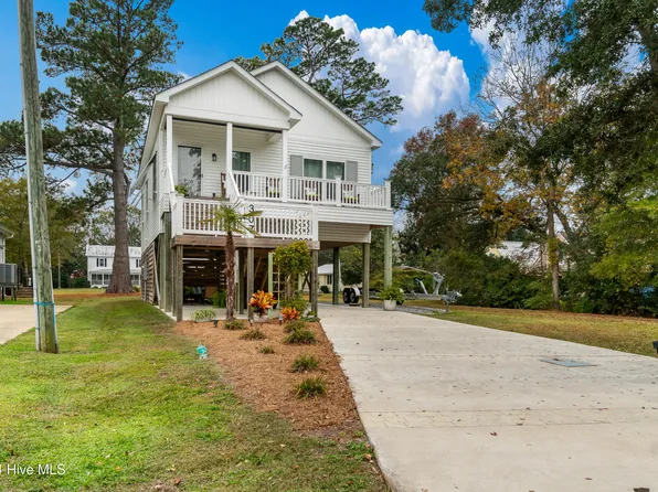 307 Vandemere Street, Oriental, NC 28571