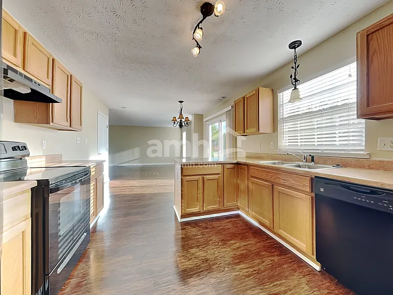 2452 Featherston Ct — Photo 4