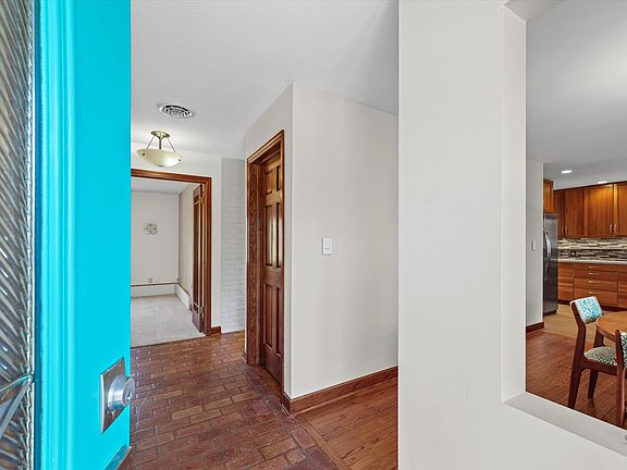 4th image of 1004 Mayfair Rd