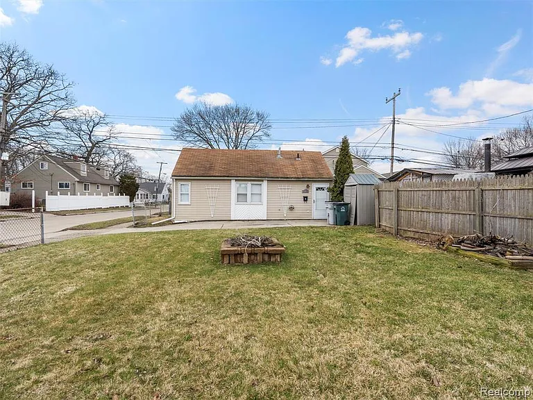 23462 Carlisle Ave — Photo 4