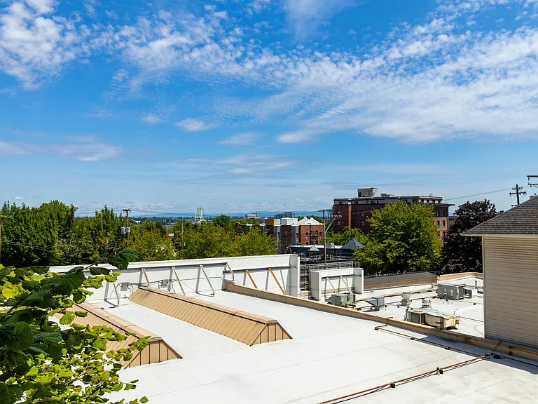 1 Bedroom with den close to SW! Walking distance to Providence Park! — Photo 42