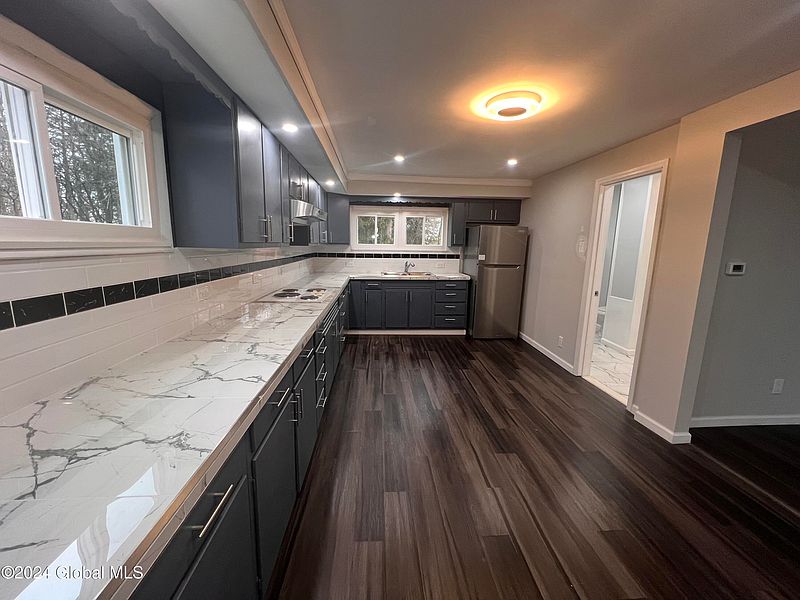 3rd image of 165 Daniel Street