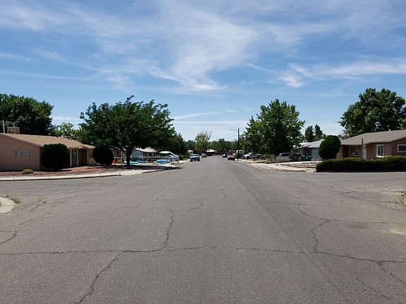 5th image of 1800 N Laguna Ave