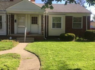 19321 Roscommon St, Harper Woods, MI 48225