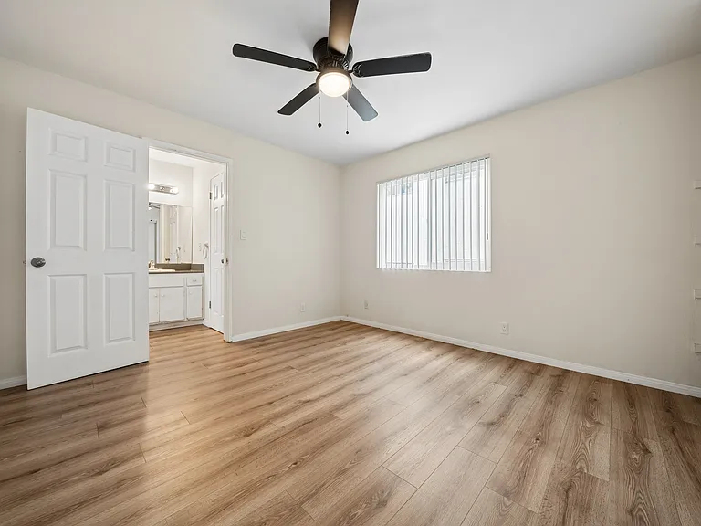 14143 Gilmore St #2 — Photo 10