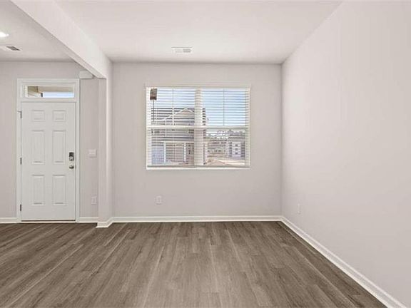 4th image of 211 Bristol Blvd