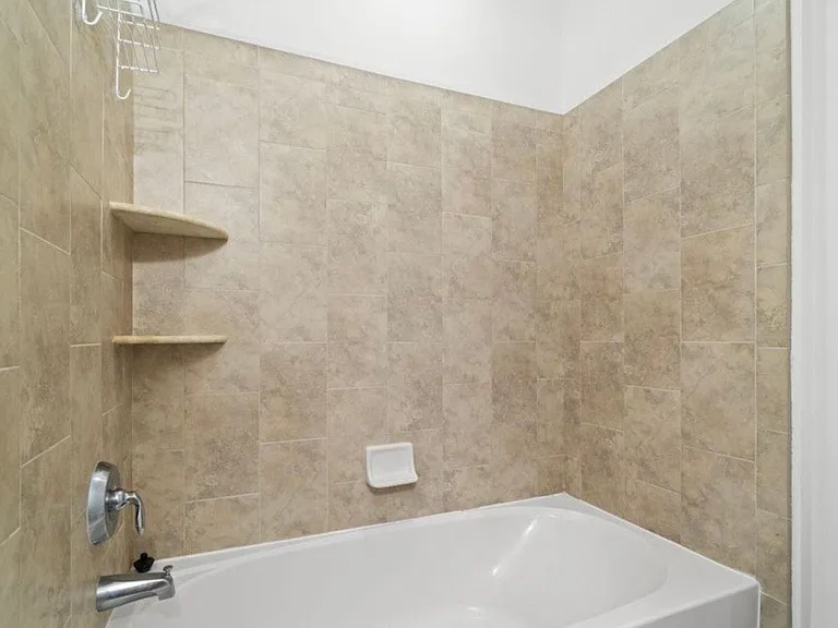 205 Monroe Point Dr — Photo 15
