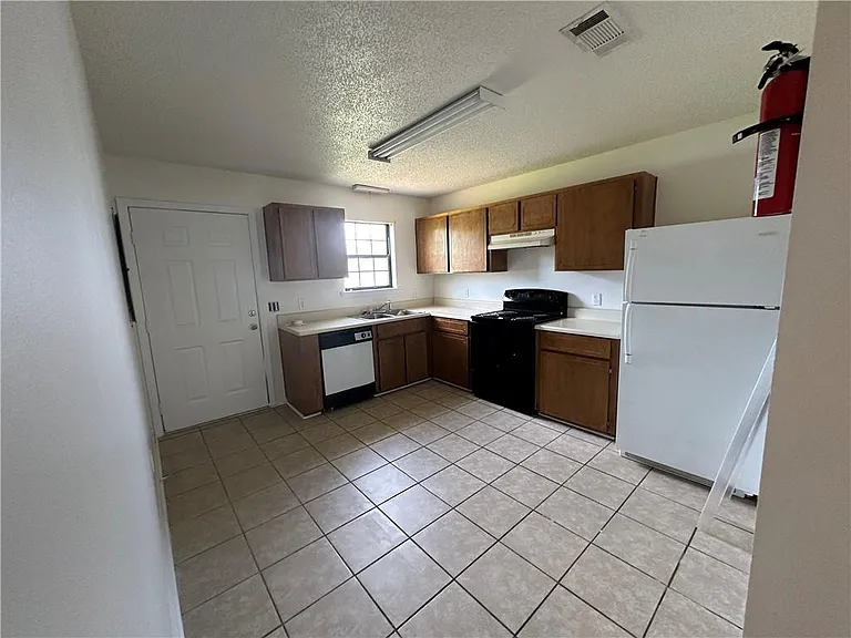 890 E Cherry St #201 — Photo 22